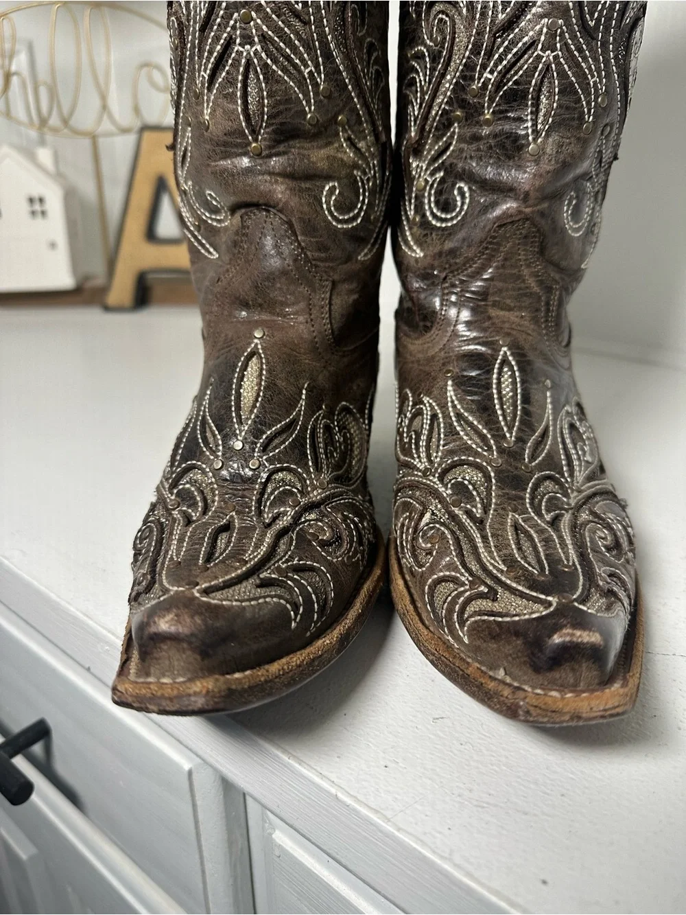 **SOLD**Corral Style Women’s 7.5 Brown Embroidered Cowboy Boots Distressed - Picture 4 of 9